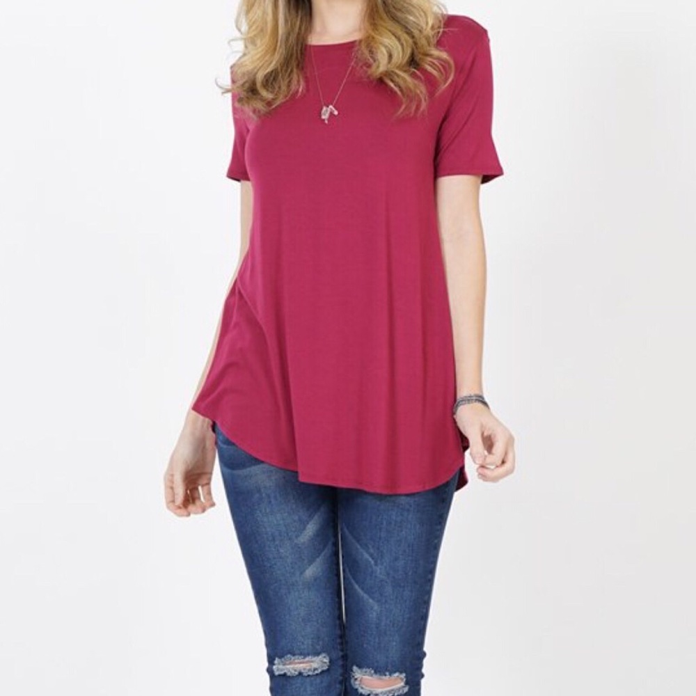 😍NWT Wine Crew Neck Curved Hem Top Sz Small